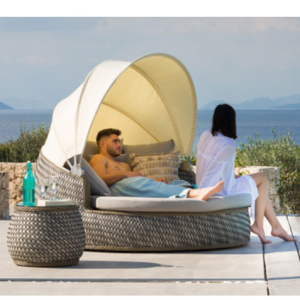 Comfortable Metal Frame for Pool Courtyard Garden Setting with Modern Designer Outdoor Furniture Creative Rattan Lounger