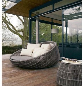 Designer Creative Style Outdoor Rattan Woven Reclining Bed Set Garden Sofas for Resort Hotel Swimming Pool Beach Leisure Sofa